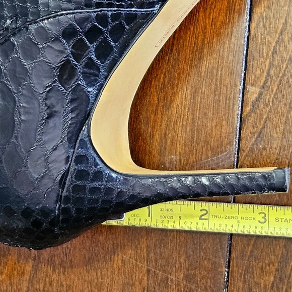 Vince Camuto Pointy Toe Heel Zip Black Leather High Heels 9.5 - Picture 10 of 10